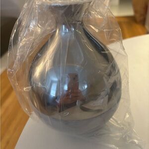 Dual Bud Vase
-mine is silver, the gold is from the store website.